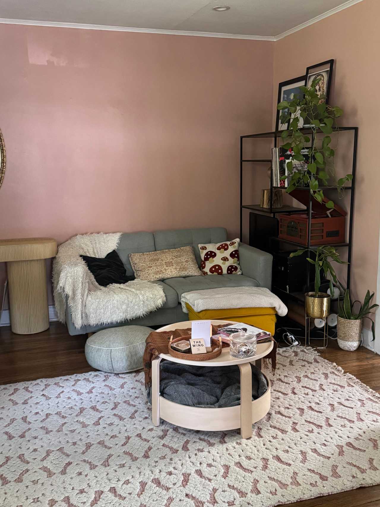One bedroom artist bungalow in the heart of Hollywood