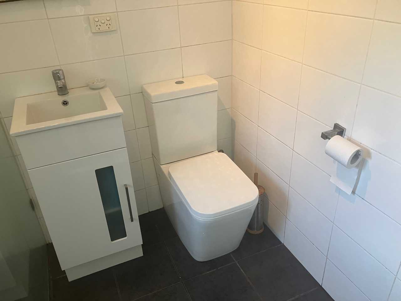 1 Bedroom Apartment in Elwood, close to St Kilda shops and Botanical Gardens.