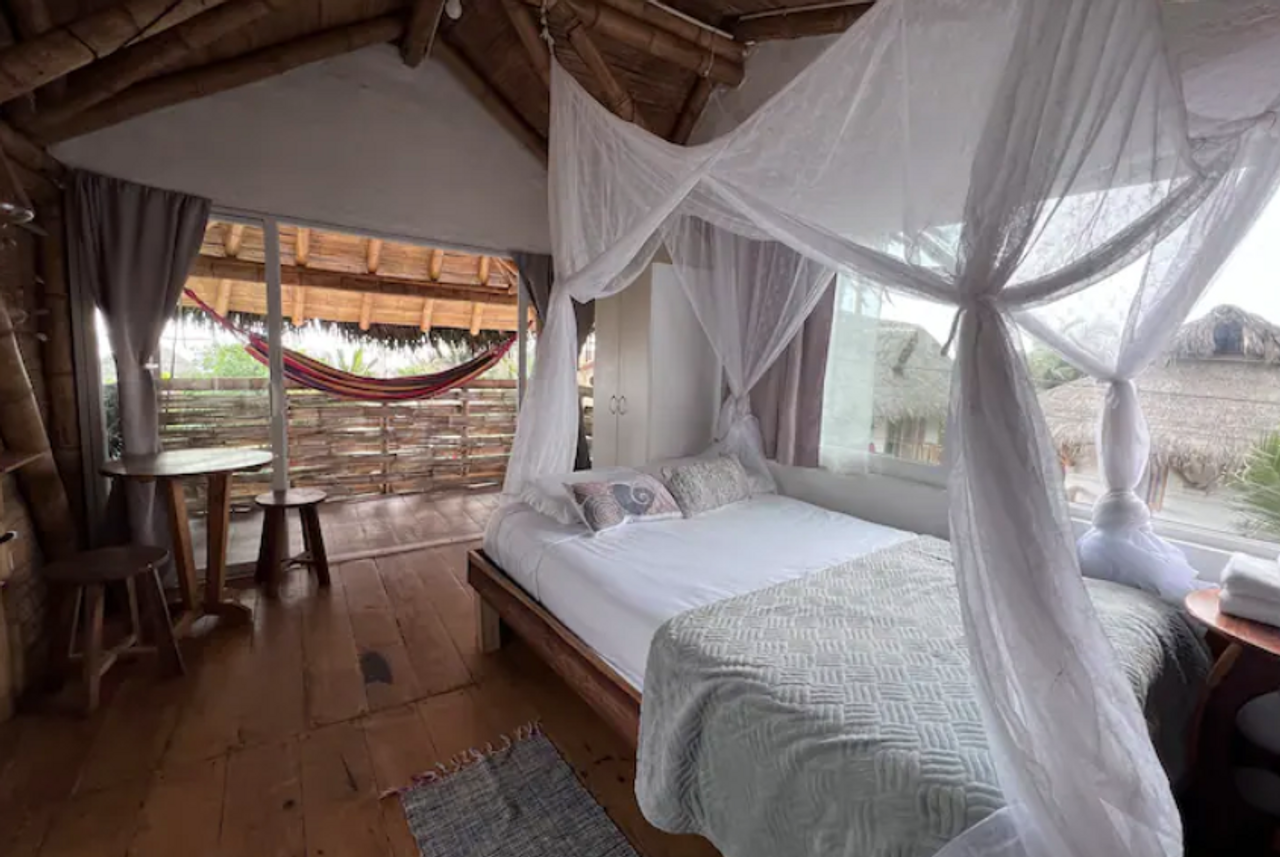 Stylish 2 floors with cafe style work space, real tub, and best views on beach!