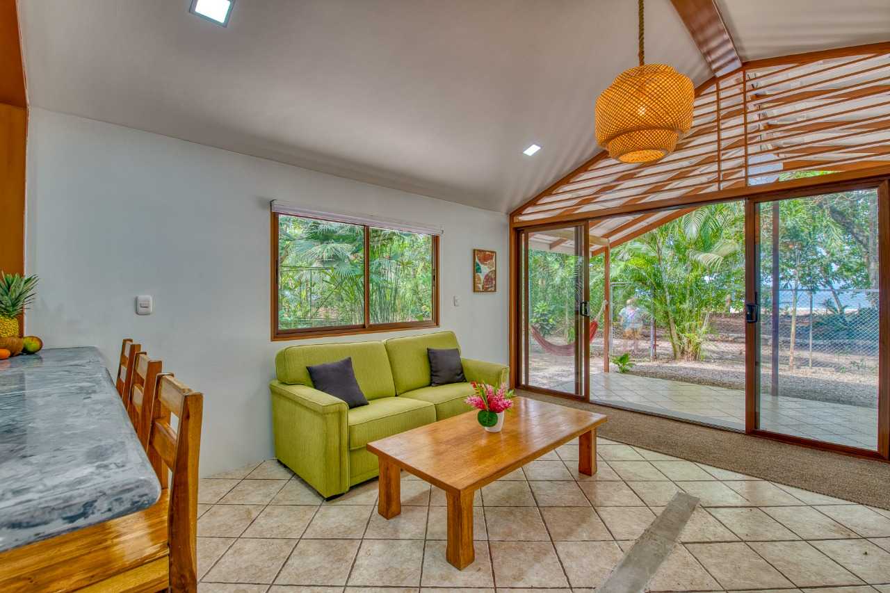 Oceanfront House with AC & Wifi @ Cocles Beachbreak