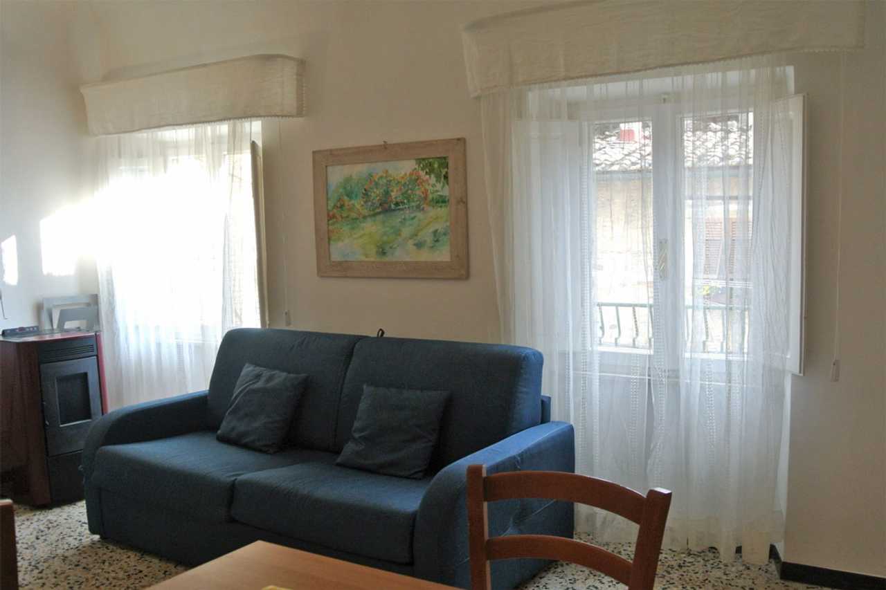 CASA LINO: third floor apartment with small terrace 