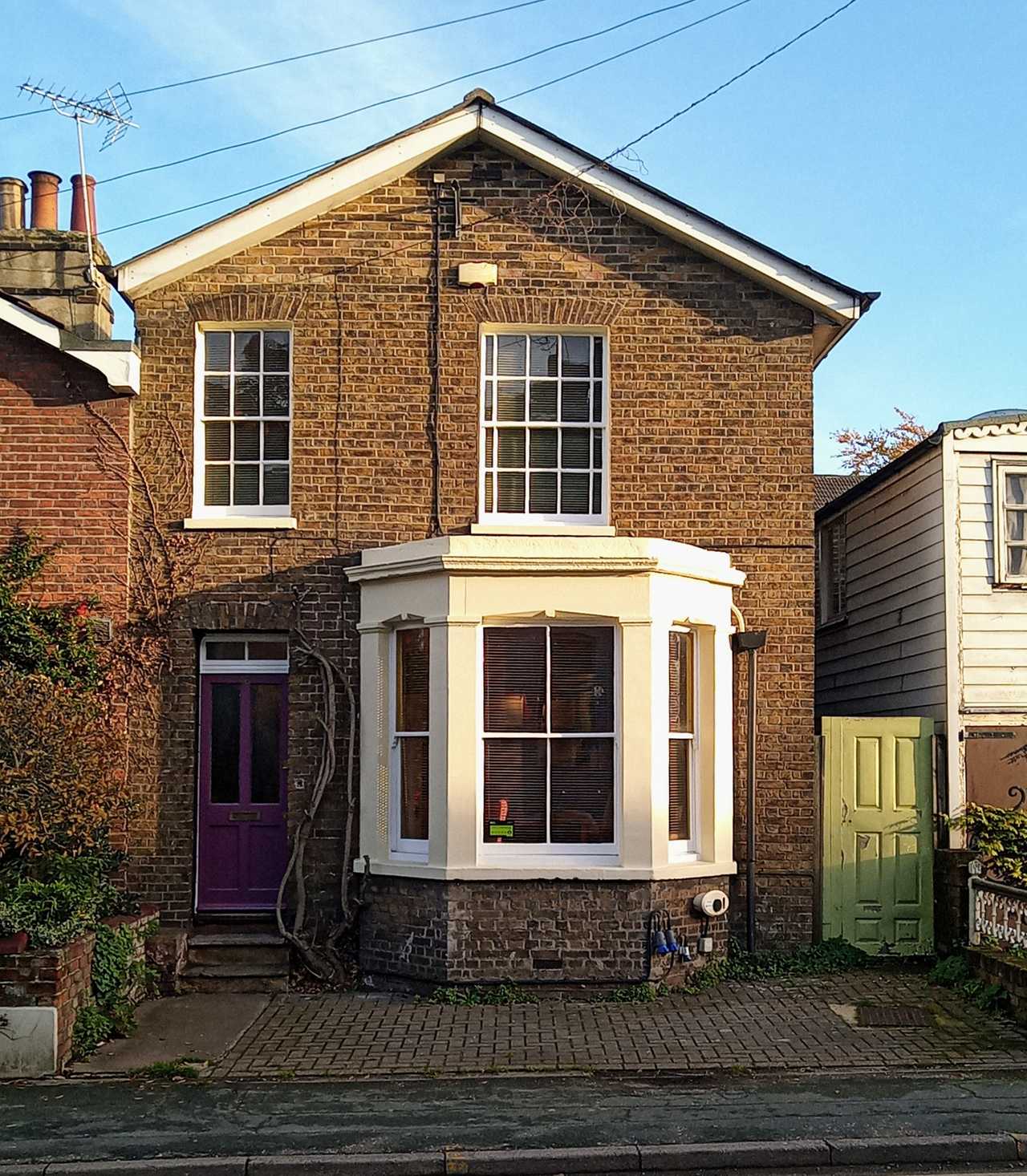 Comfy Rooms in a Peaceful Holistic Retreat Close to City Centre