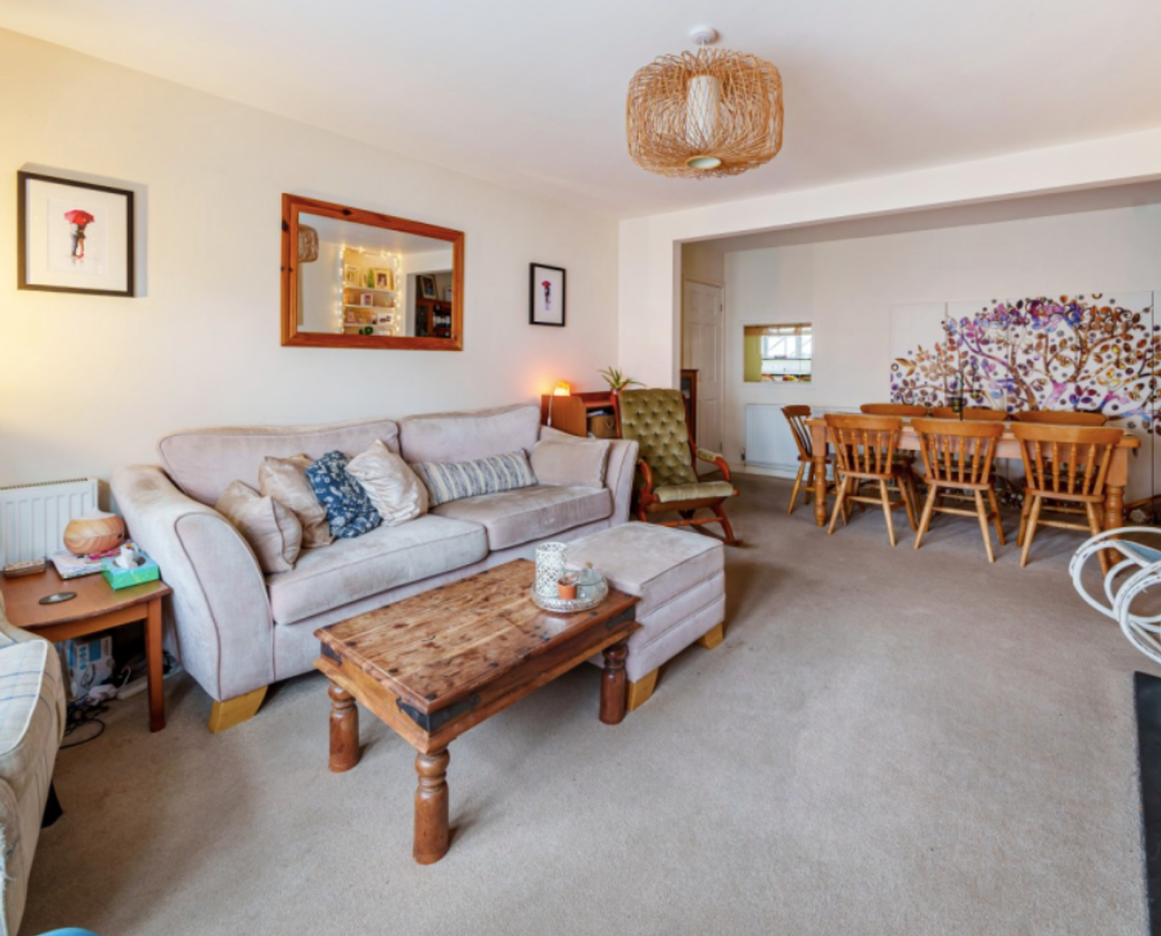 Spacious Room in Cozy Home, at the Heart of the Village