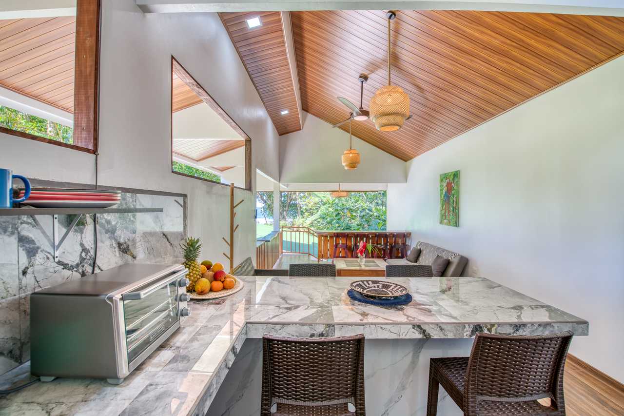 Luxury Beachfront Apartment with Oceanview Terrace