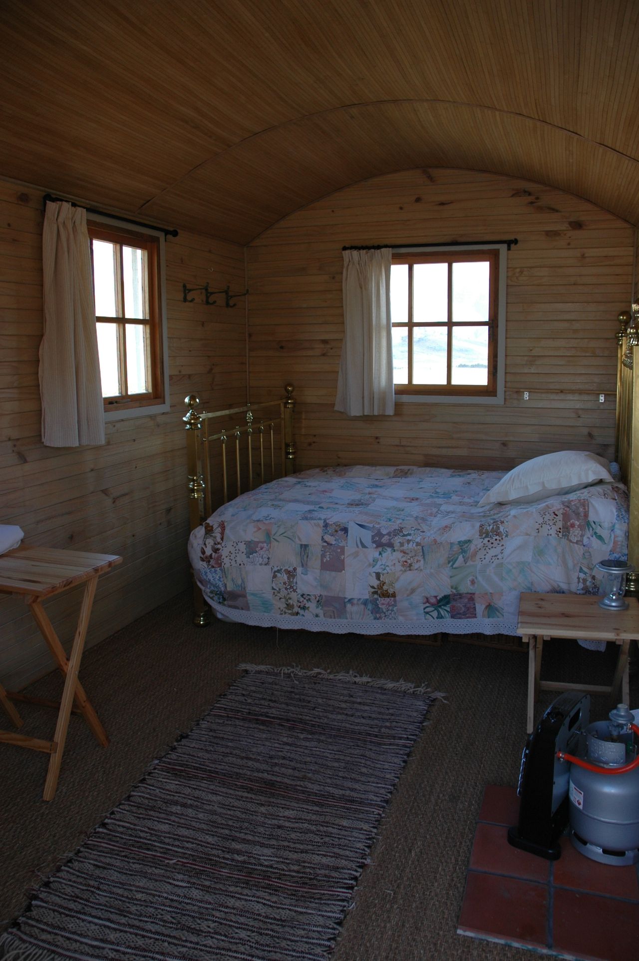Private Room On Farm Animal Sanctuary W/ Spectacular Views of Mountains