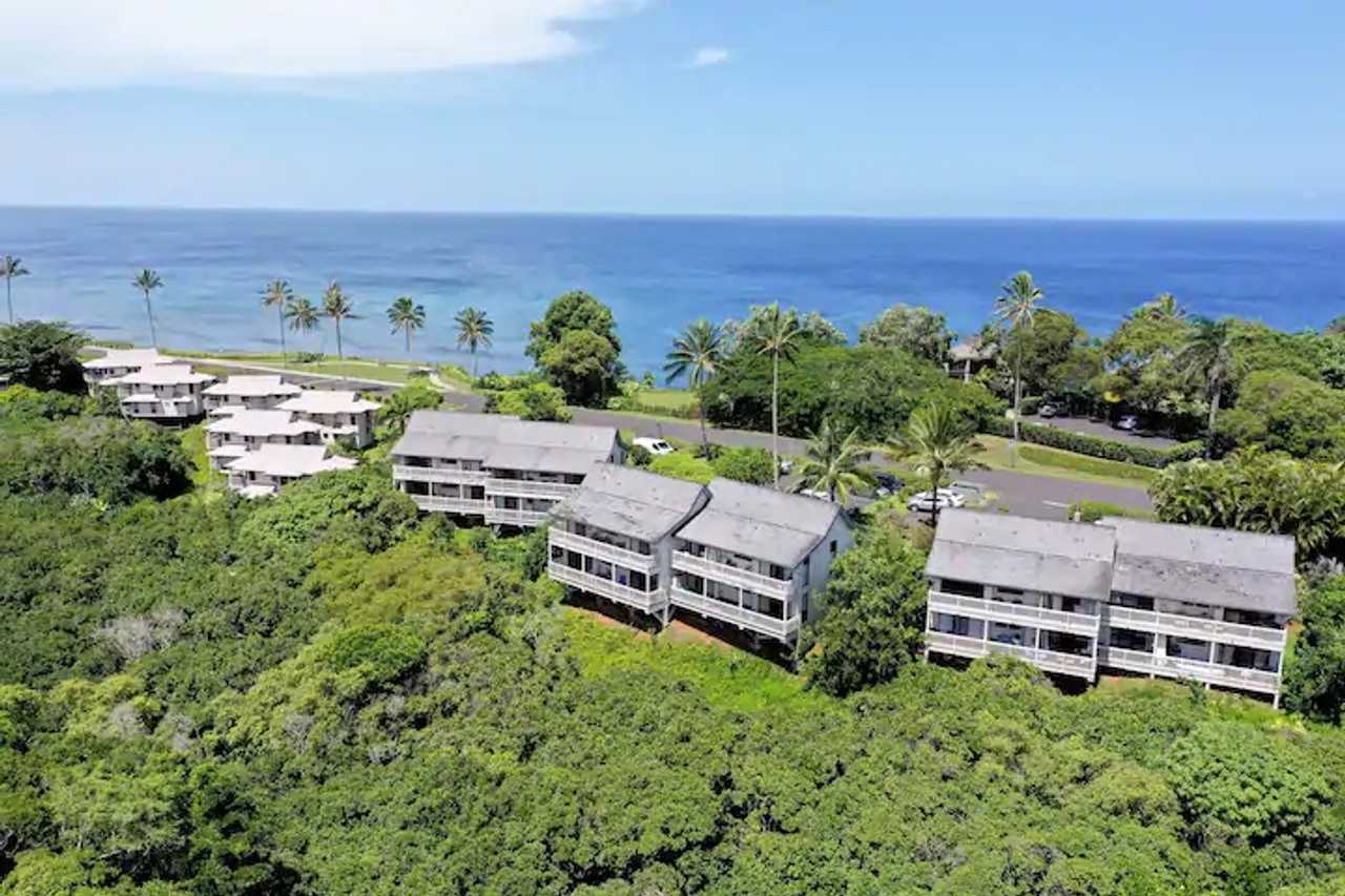 Honeymoon Tiki Suite