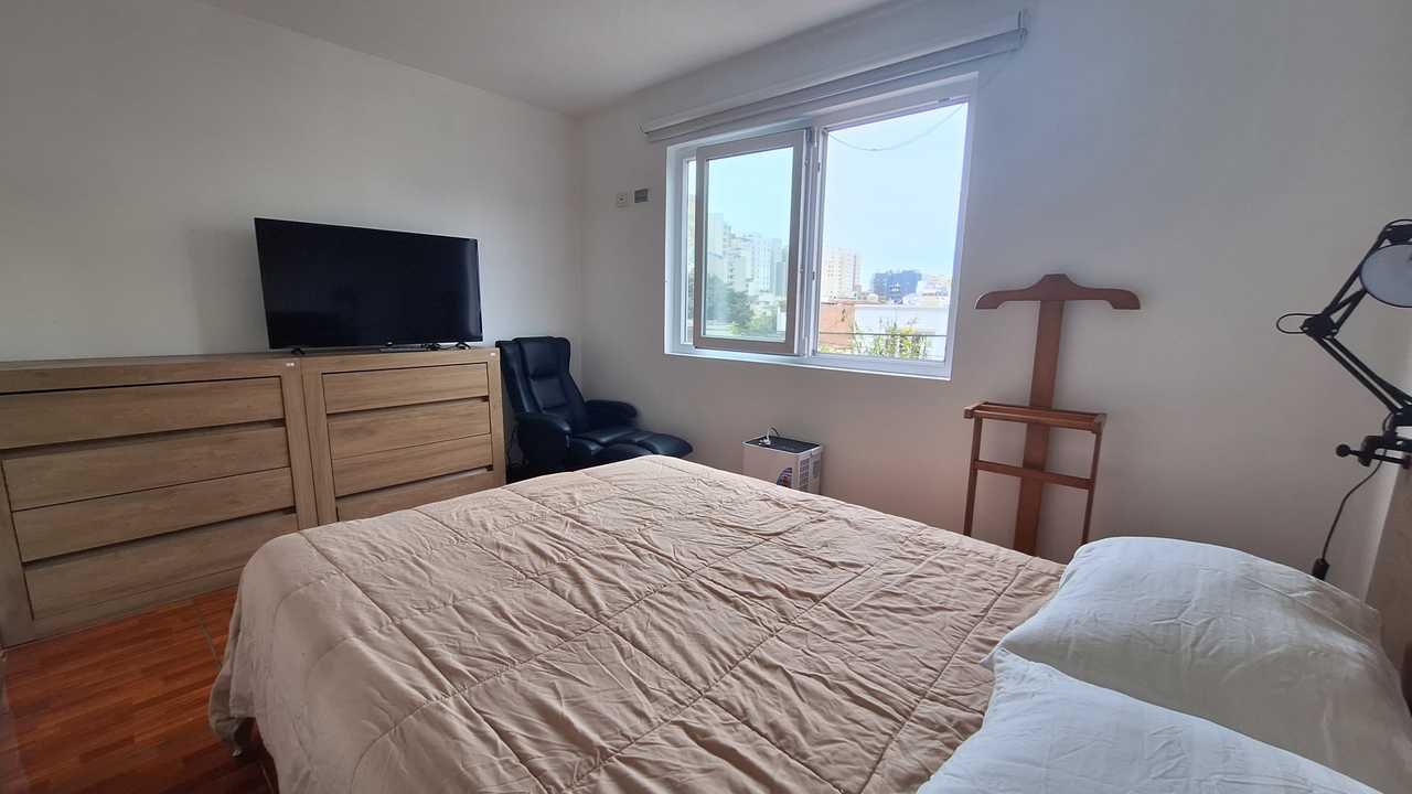 Bright Miraflores Room, Private Bath, Near Kennedy Park & Ocean