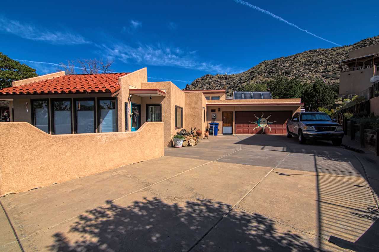 Mountain foothills home in Land of Enchantment