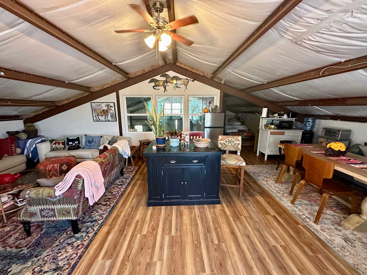 Barn Bunkhouse with Upper Deck & Sunset Views of the Sanctuary