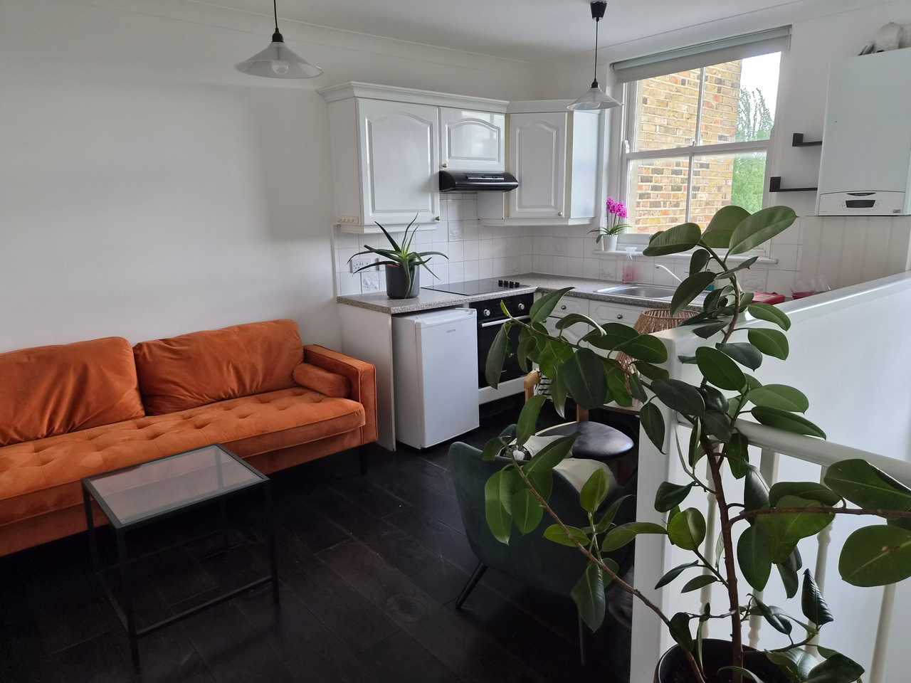 Room in a flat with city view where you can feel at home vibes
