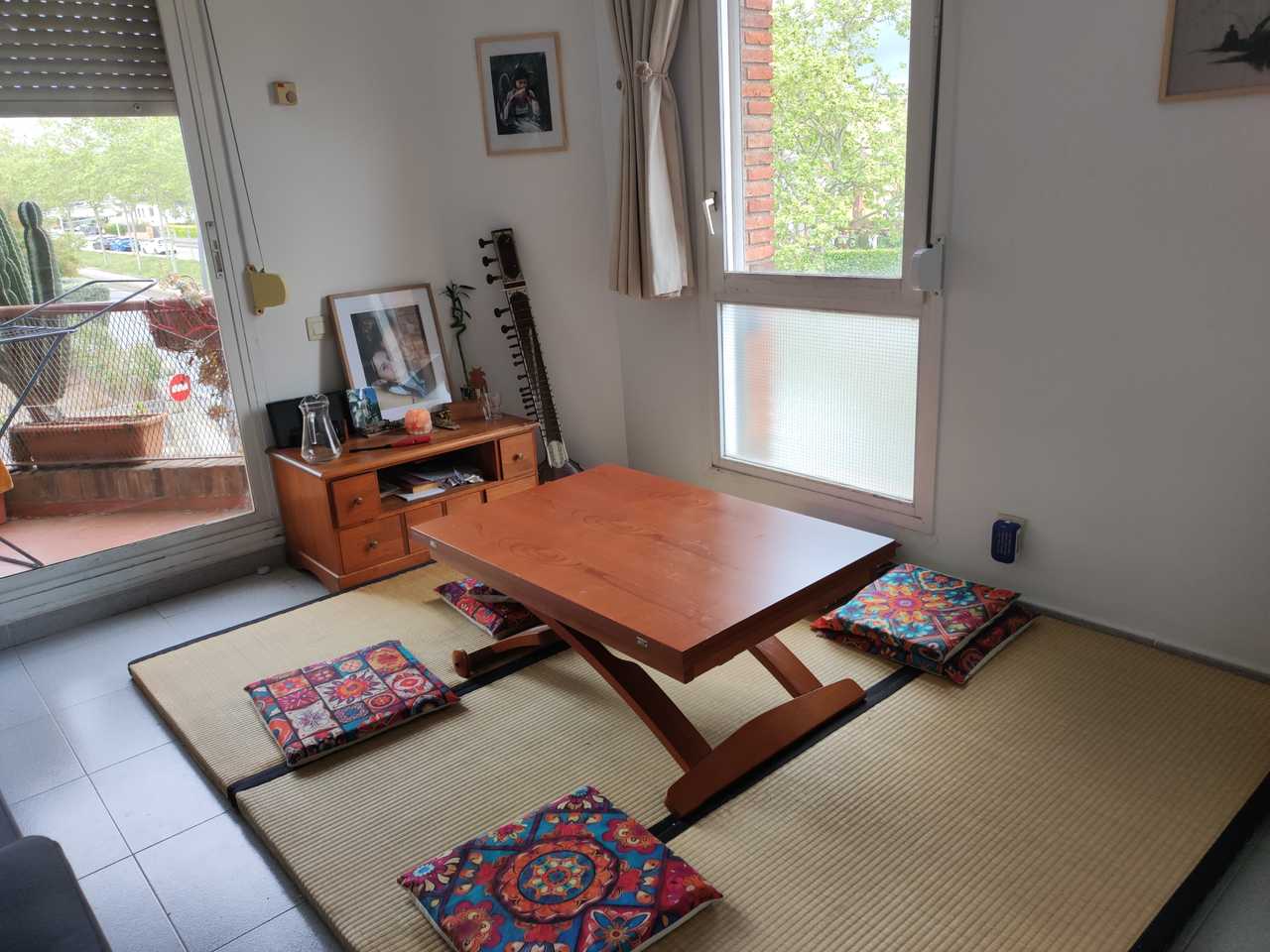Bright and clean room 10mins from the train. 3 minutes to nature trails