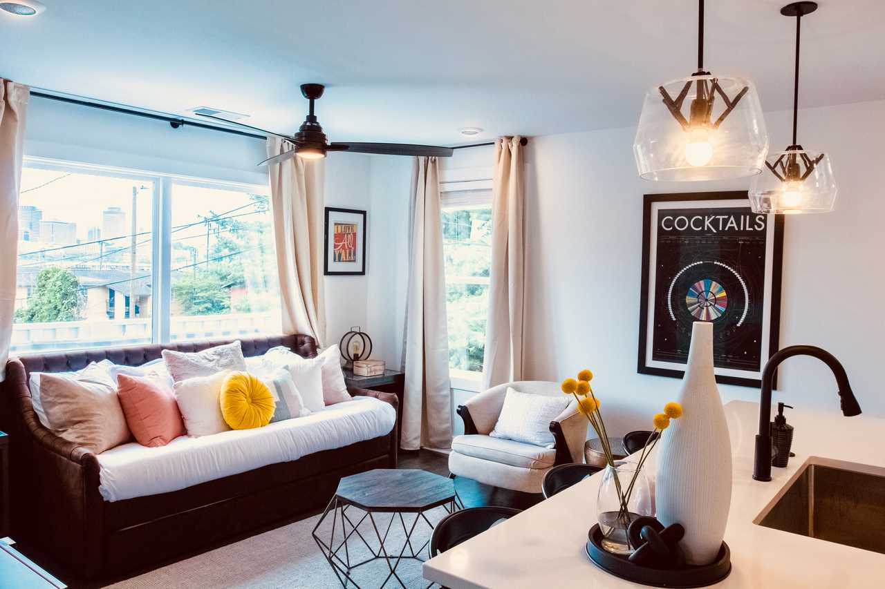 Downtown Cocktail Hideaway ✨🥂 Gorgeous City Views🌃
