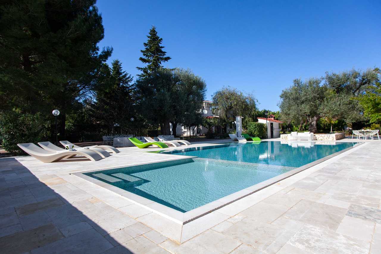Luxury villa in midst of an ancient olive grove, ideal for families